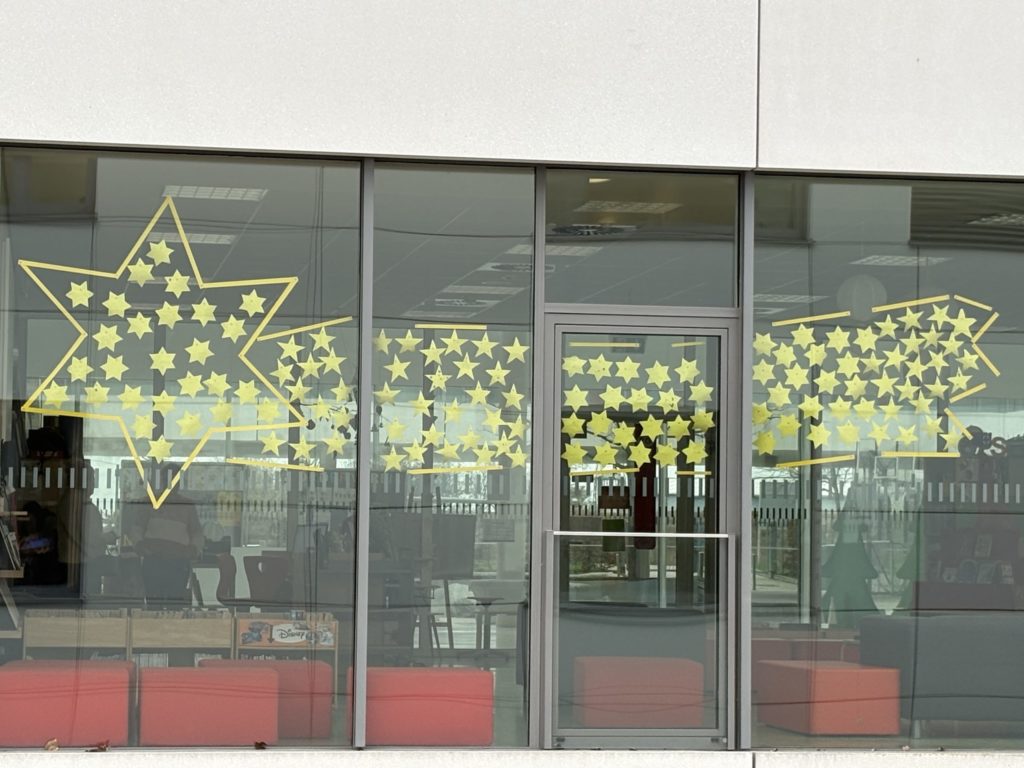 Weihnachtliche(s in der) Schulbücherei