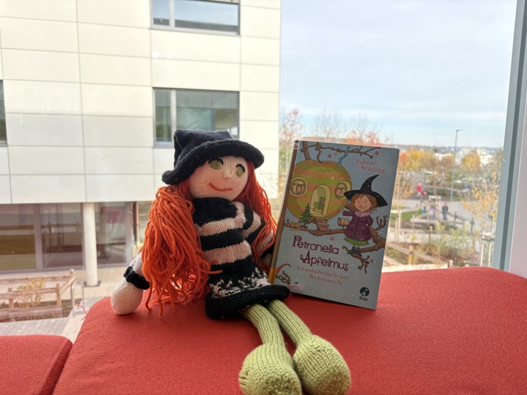 Petronella Apfelmus  - Schneeballschlacht und Wichtelstreiche